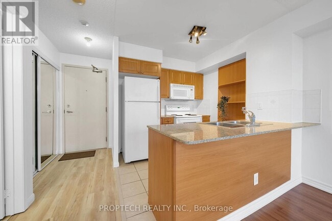 Photo du bâtiment - 5940 Yonge St