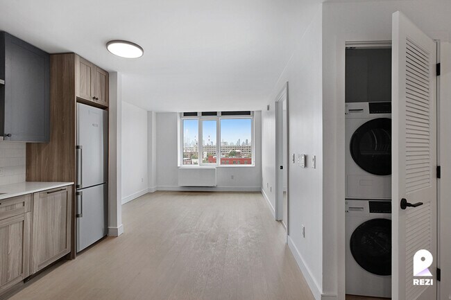 Foto del edificio - 36-20 Steinway St