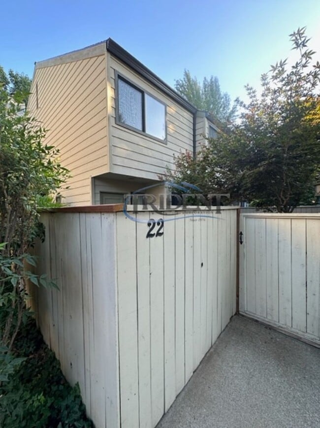 Building Photo - 3 bedroom, 2 ½ bath townhouse, located in The Grove gated community