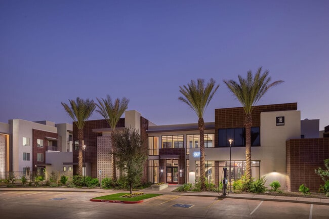 Building Photo - Town Chandler