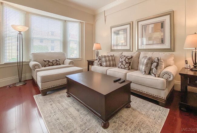 Living Room - 2765 Lombard St Apartment