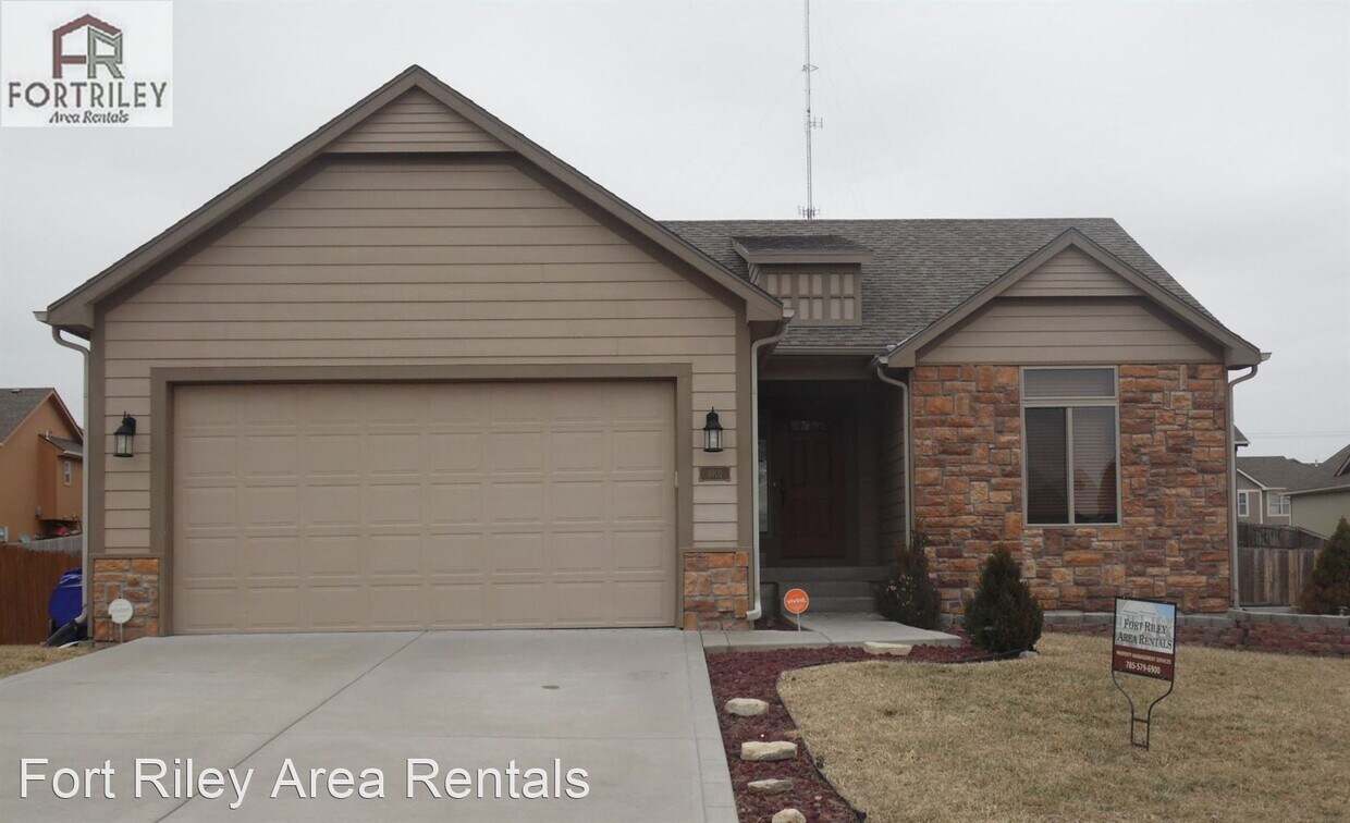 Primary Photo - 4 br, 3 bath House - 1001 Dagen Lane