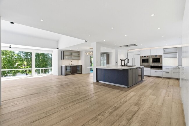 Building Photo - Calabasas Lake Amazing Property