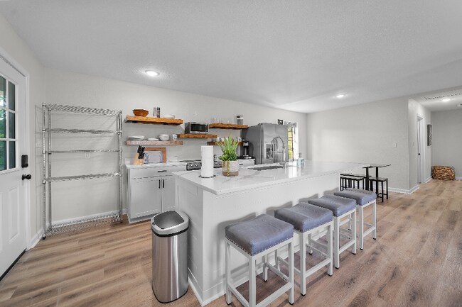 Foto del edificio - 1528 E Devine St