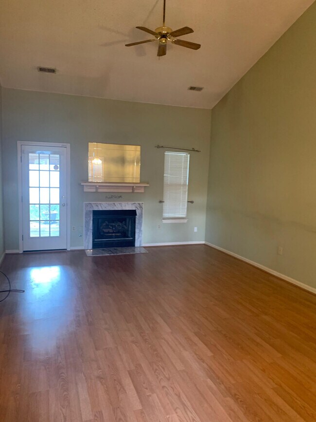 Foto del edificio - 5748 Ebley Ln