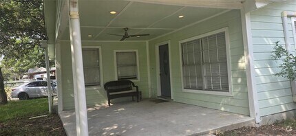 Building Photo - 611 Thrasher Ln
