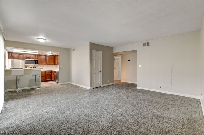 Foto del edificio - 5440 River Glen Dr