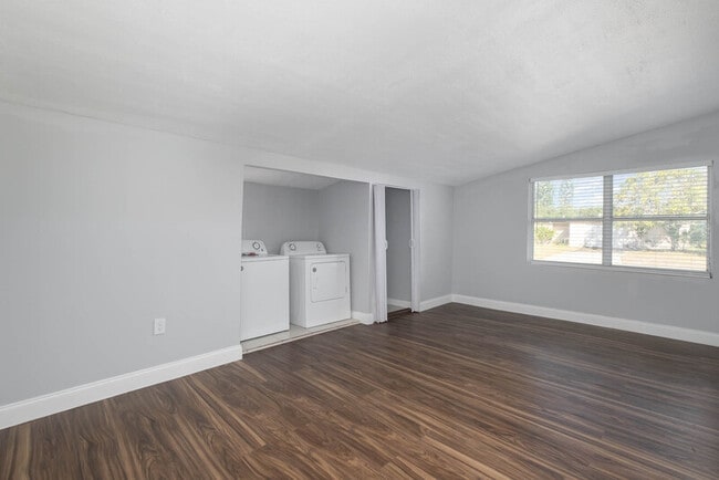 Building Photo - 2305 Burns Ave