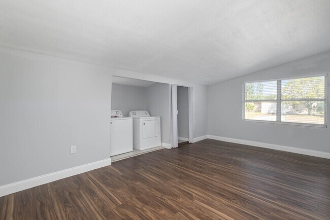 Foto del edificio - 2305 Burns Ave