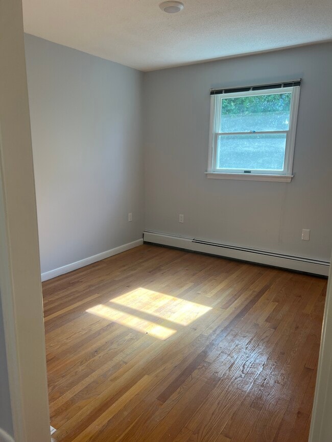 Large airy office - 5 Boiling Spring Ave
