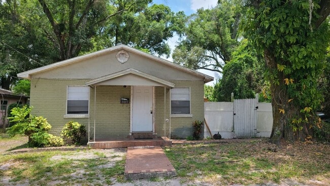Building Photo - 3/2 Tampa Move In Ready !