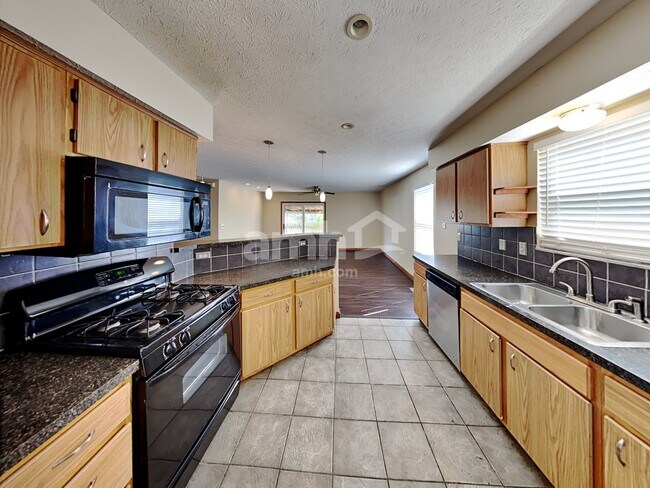 Foto del edificio - 6597 Warriner Way