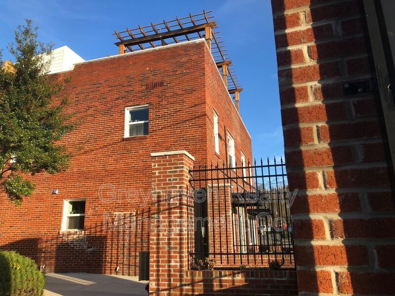 Primary Photo - 2551 McCallie Ave