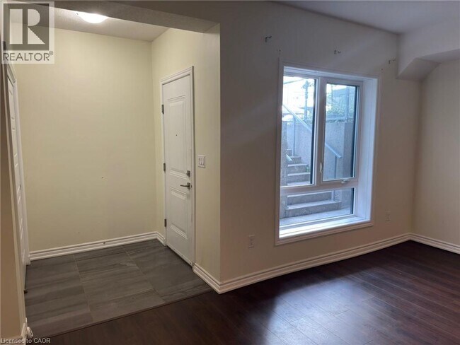 Photo du bâtiment - 1430 Highland Rd W