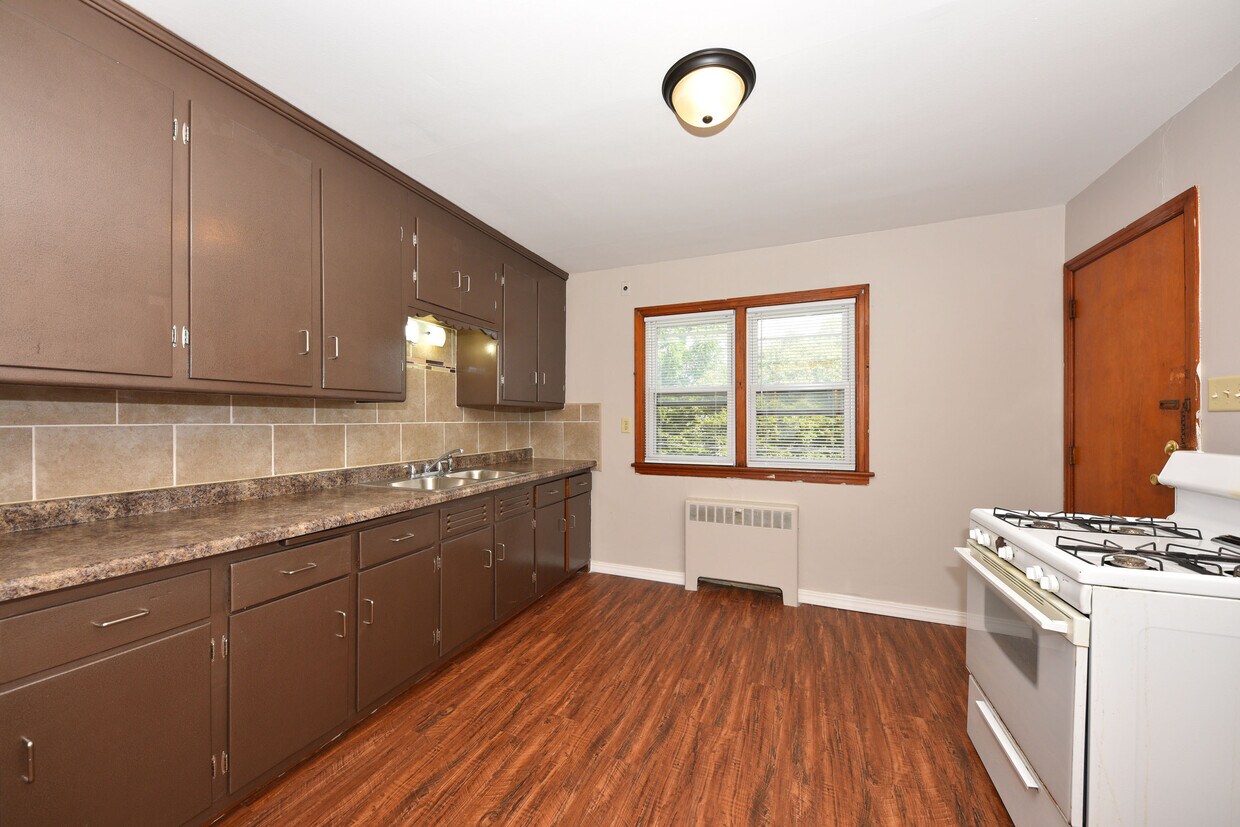 Primary Photo - 5820 W Keefe Ave