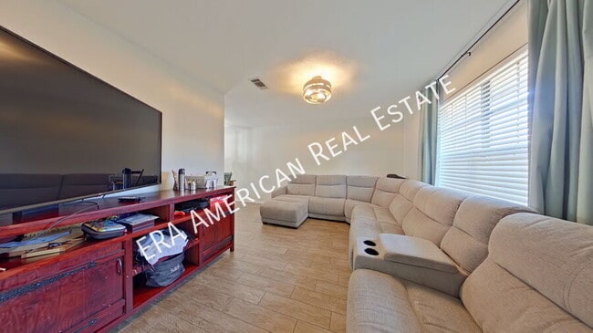 Building Photo - 608 Manor Ct