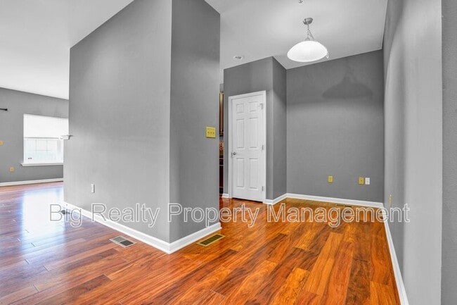 Building Photo - 2024 Morgan Hill Dr