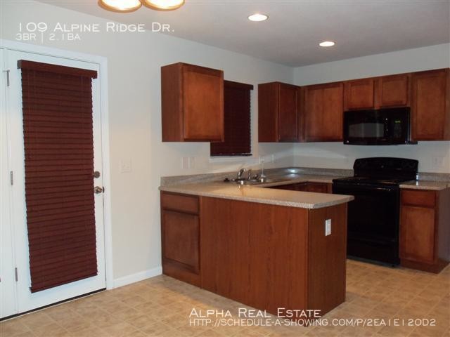 Foto del edificio - 3 bedroom in Asheville NC 28803