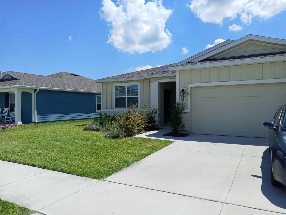 Foto principal - 540 S Andrea Cir