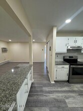 Building Photo - 136 Amberly Dr
