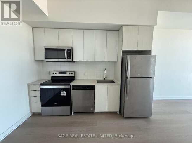 Photo du bâtiment - 859 The Queensway