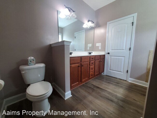 Building Photo - 3 br, 2 bath House - 2244 Lakedale Drive