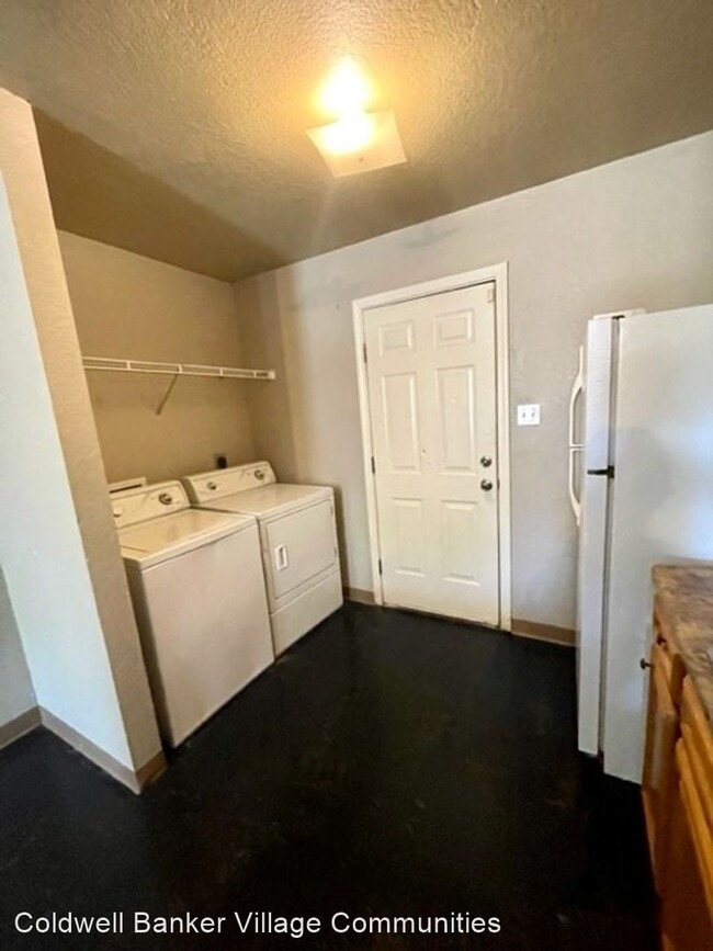 Building Photo - 2 br, 1 bath House - 310 Liberty Unit B