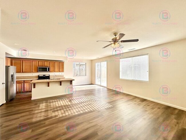 Foto del edificio - 1/2 Month Free - Look & Lease Same Day!!! Spacious 4-Bedroom 3 Bath, 3 Car Garage Home with Loft,...