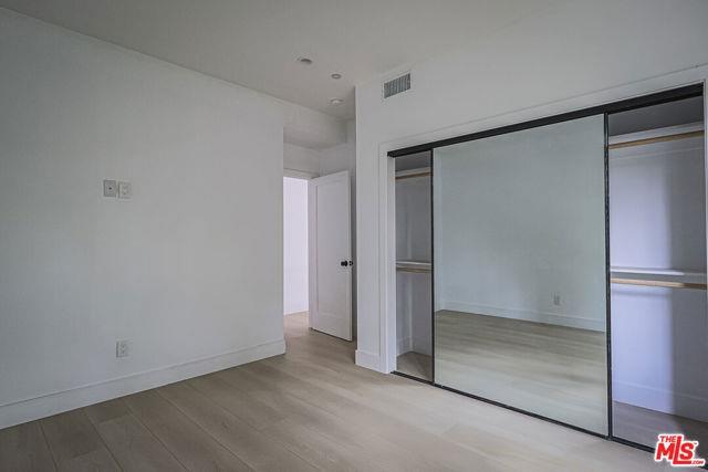 Foto del edificio - 11810 Gilmore St