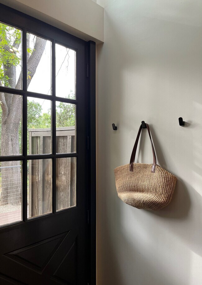 Foto del edificio - 21273 Entrada Rd