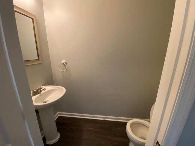 Building Photo - Stunning 3-Bedroom End Unit Townhouse with...