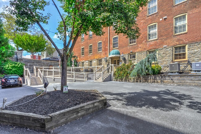 Building Photo - 247 N Shippen St