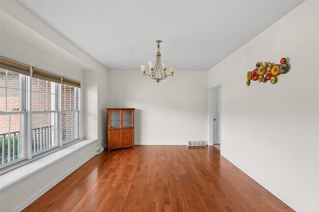 Foto del edificio - 4295 Stone Creek Dr