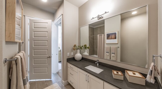 Foto del edificio - Move In Today – 1 Month Free Available!