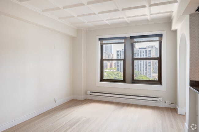 1BR, 1BA - 714SF - Living Room - The Archer
