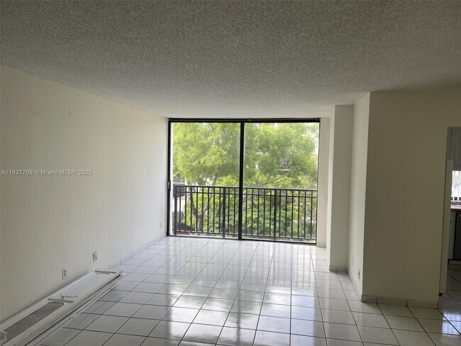 Foto del edificio - 17011 N Bay Rd