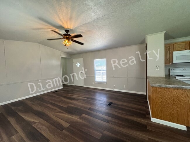 Building Photo - Nice & Clean Mobile Home for Lease!