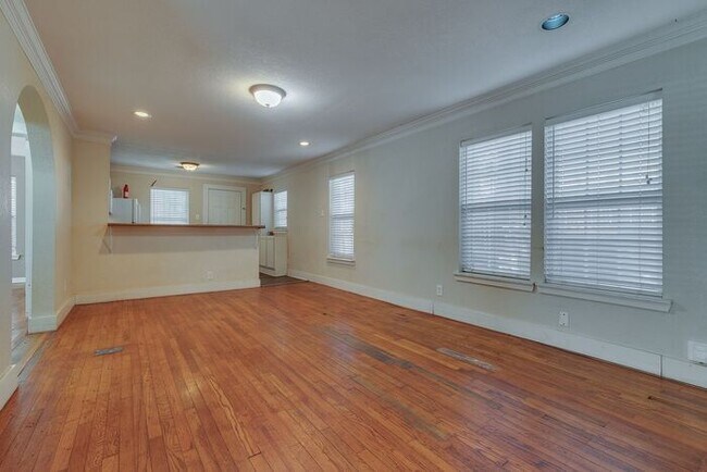 Foto del edificio - 3333 W 5th St