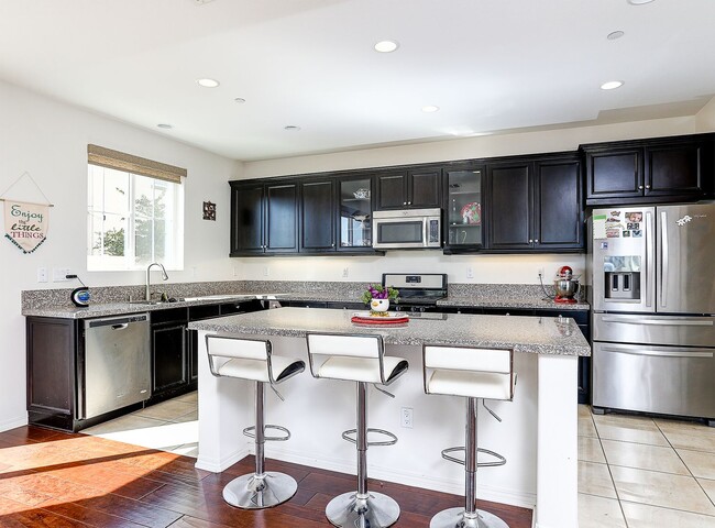Building Photo - Beautiful 4 Bedroom Home in River Village!