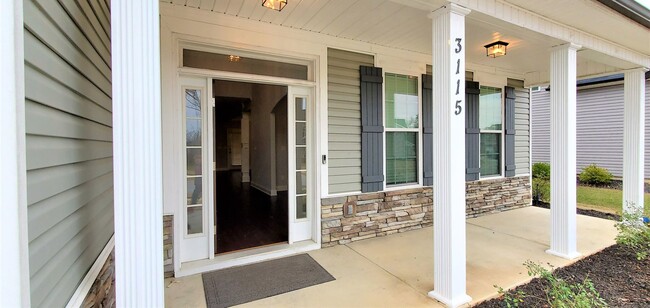 Building Photo - 5 Bedroom 4 Bathroom Home near Fort Gordon...
