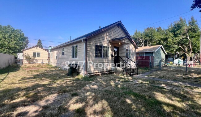 Foto del edificio - 2175 Maple Ave NE