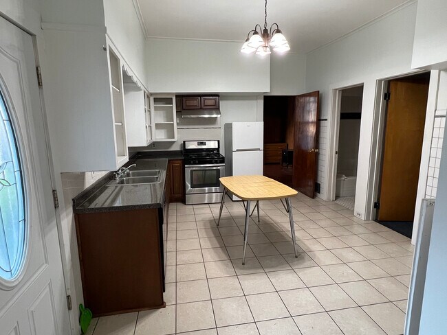 Kitchen - 430 Lodi St