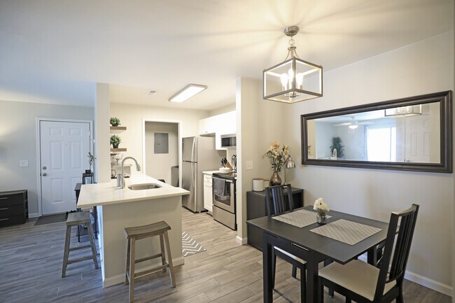 Foto del edificio - 2011 N Hwy 17