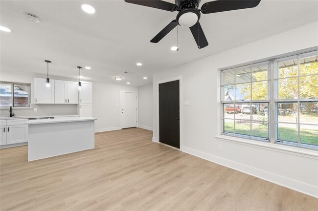 Foto del edificio - 1107 Progreso Dr