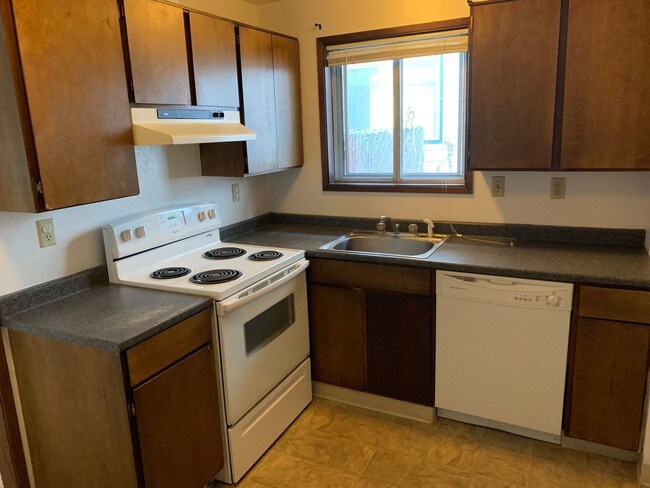 Building Photo - 2 br, 1 bath House - 221 SE 148th Ave