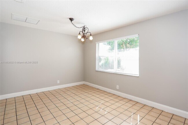 Building Photo - 3406 Ave Villandry