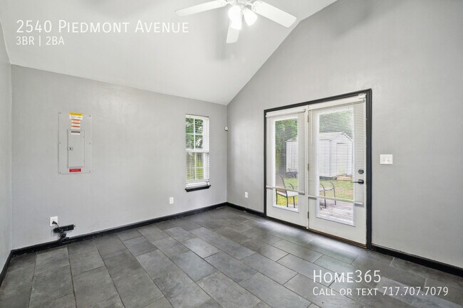 Building Photo - Gorgeous 3 bed 2 bath Home in Portsmouth