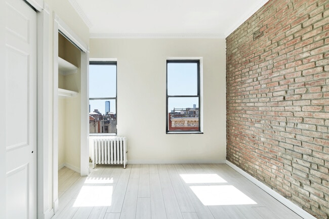 Building Photo - 75 E 3rd St
