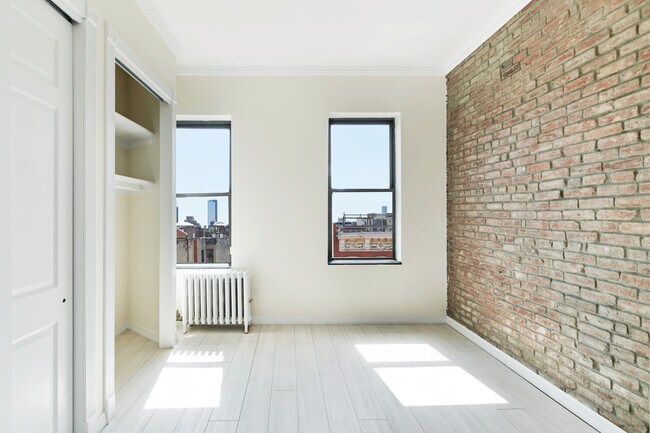 Foto del edificio - 75 E 3rd St