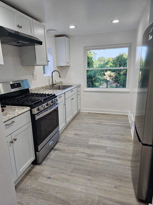 brand new kitchen with stainless steel appliances - 4355 Coleridge St